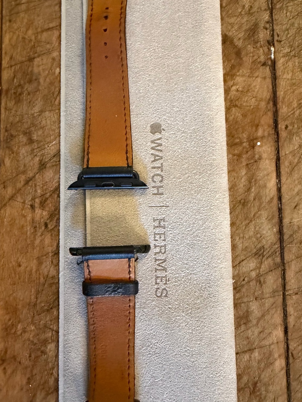 Apple Watch Hermès Black Leather Band - Picture 3 of 7